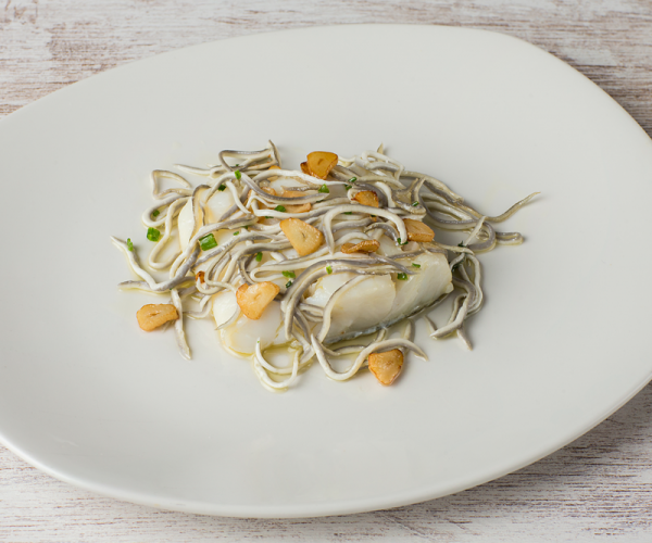 Lomo de bacalao con gulas