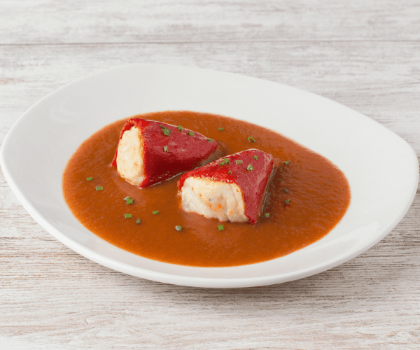 Pimientos rellenos de bacalao y salsa vizcaína