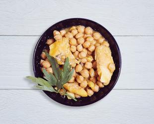 Garbanzos con bacalao y huevo duro